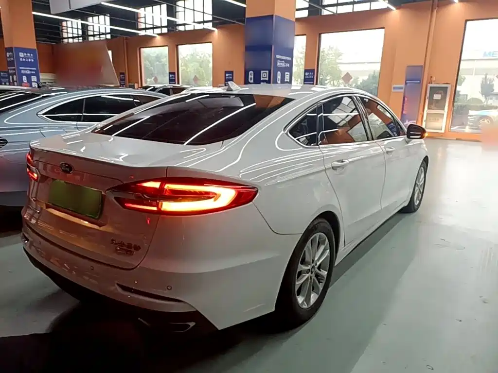 Ford Mondeo — миниатюра 7
