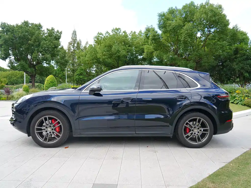 Porsche Cayenne — миниатюра 3