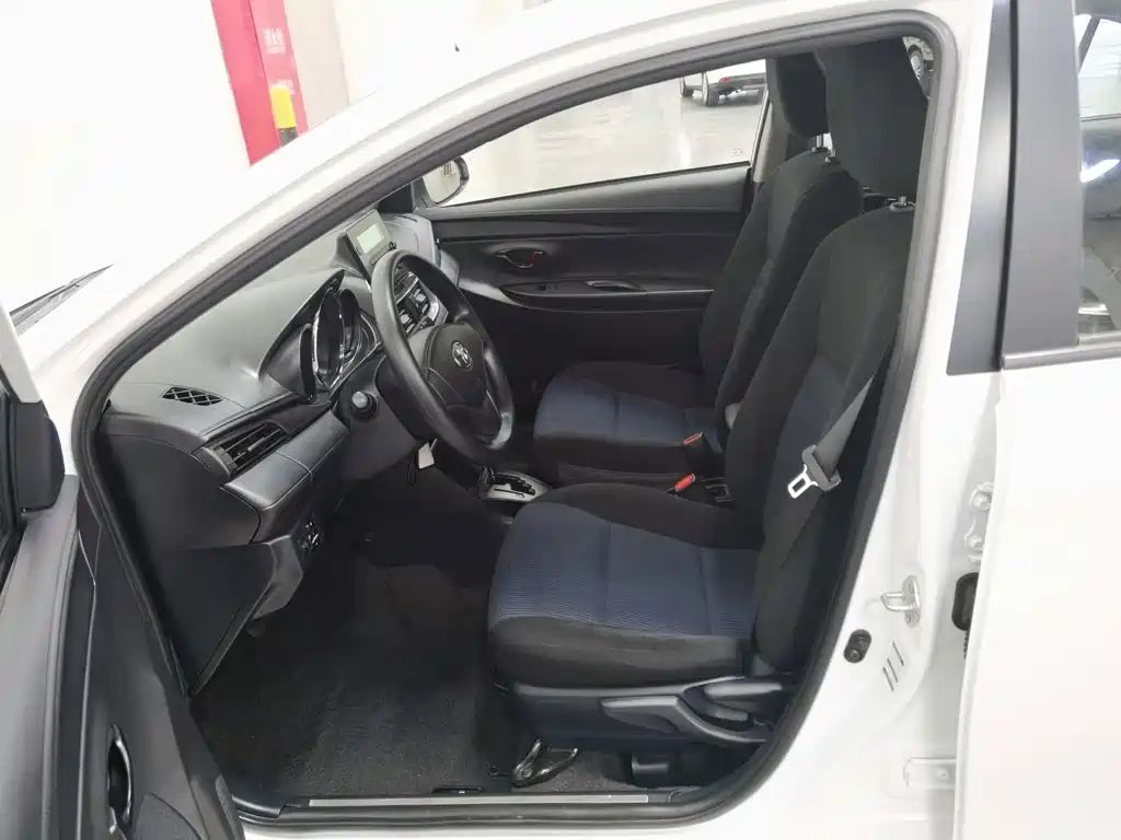 Toyota Yaris L — миниатюра 10
