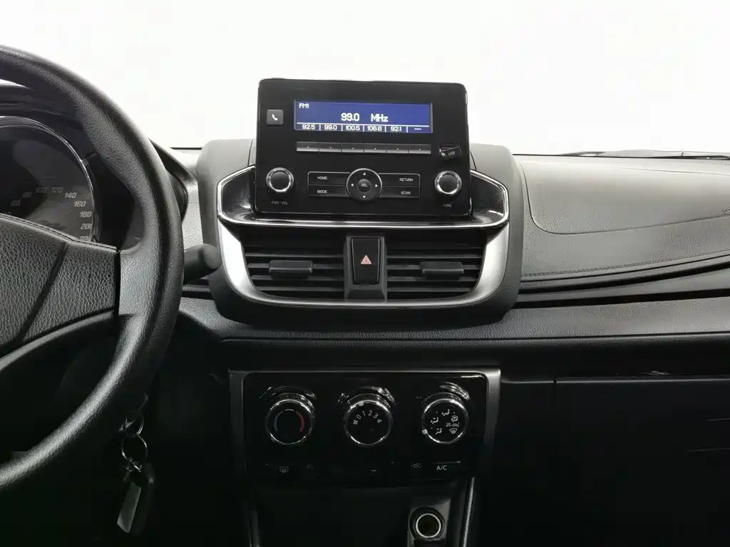 Toyota Yaris L — миниатюра 12
