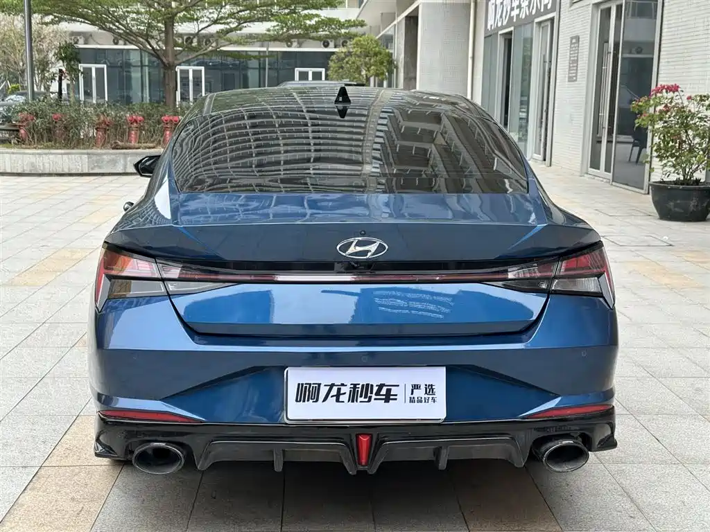 HYUNDAI ELANTRA