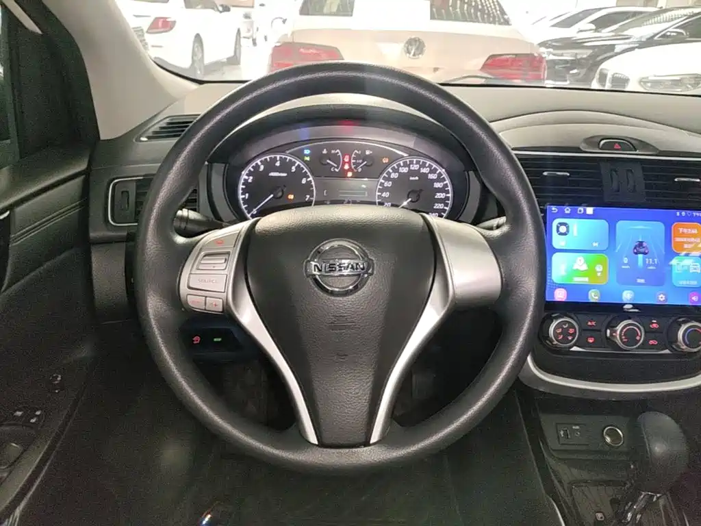 Nissan Tiida — миниатюра 11