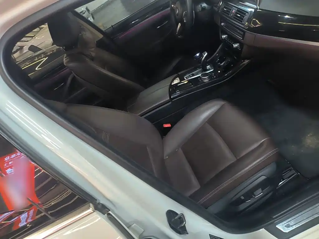 BMW 5 Series — миниатюра 25