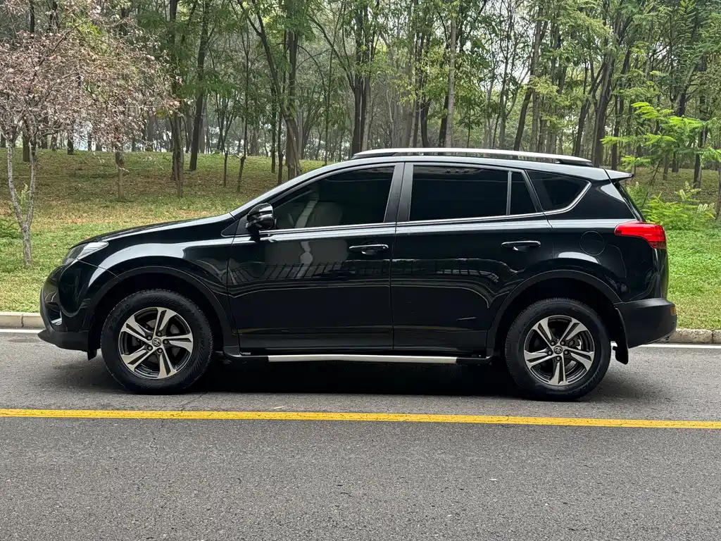 Toyota RAV4 — миниатюра 13