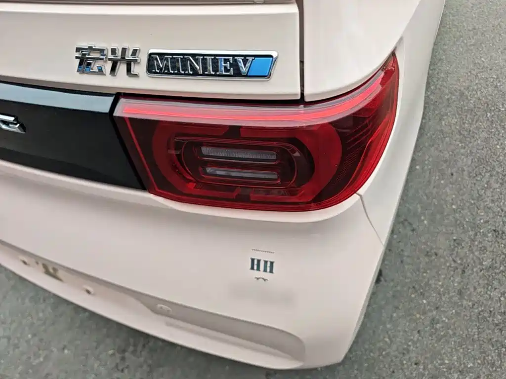 Wuling MINIEV — миниатюра 8
