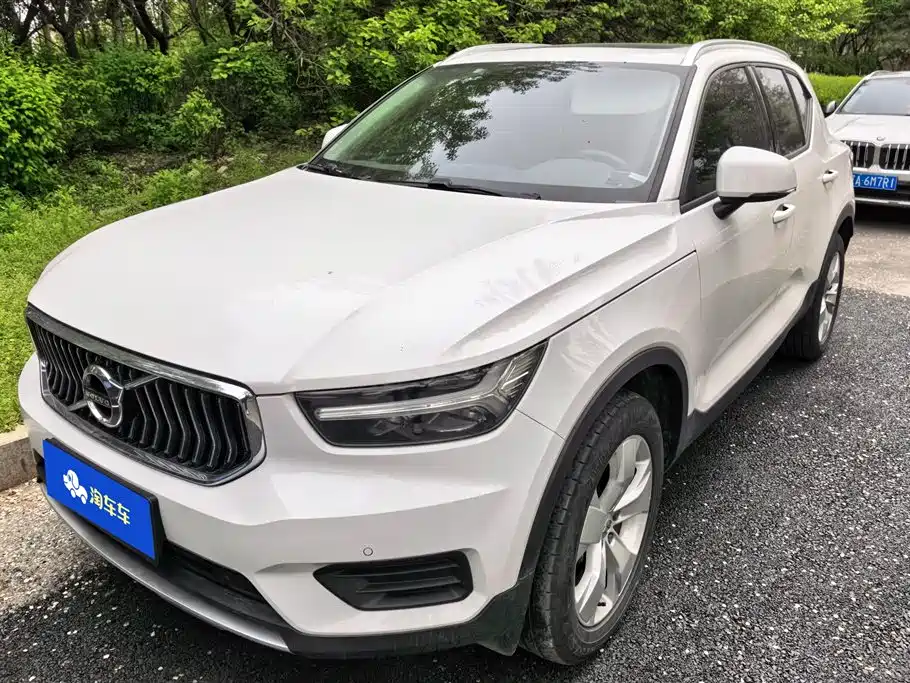 Купить Volvo XC40
