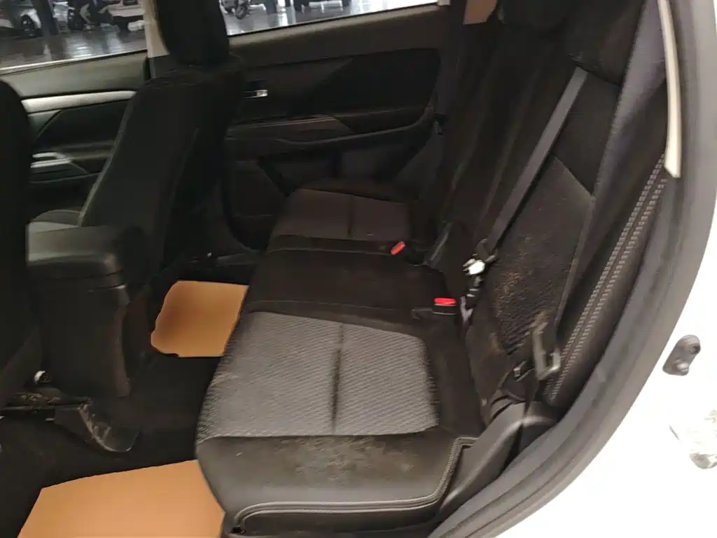 Mitsubishi Outlander — миниатюра 17