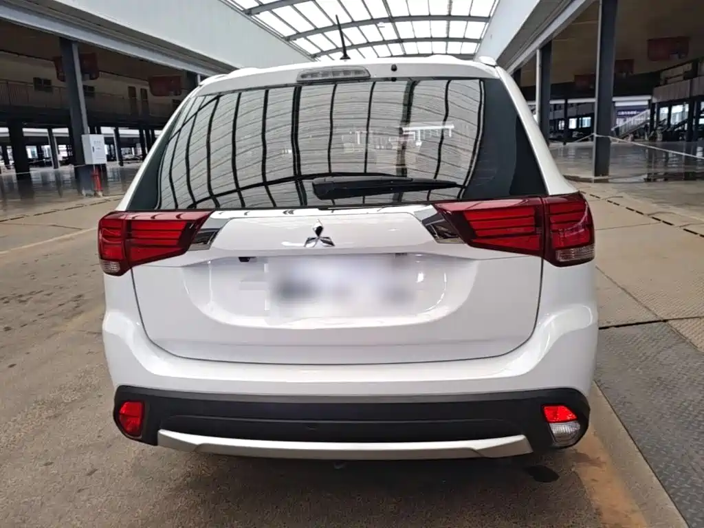 Mitsubishi Outlander — миниатюра 6