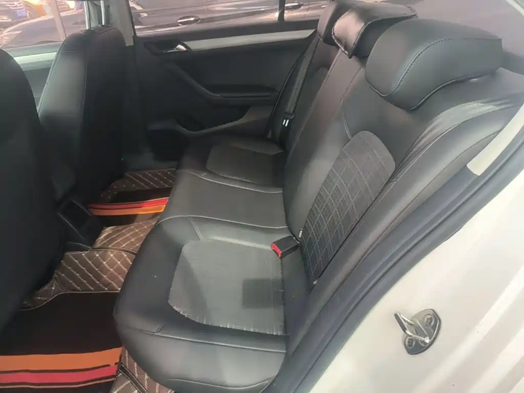 Volkswagen Jetta — миниатюра 17