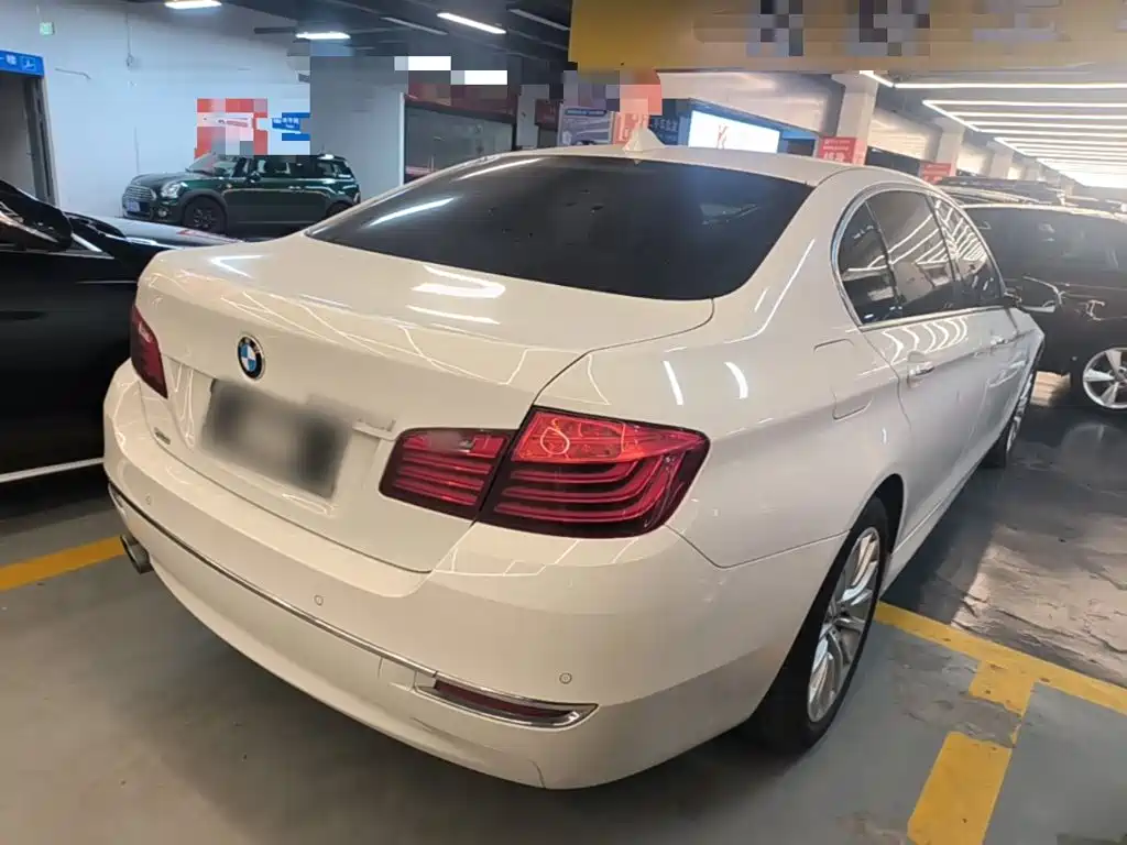 BMW 5 Series — миниатюра 7