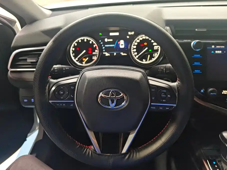 Toyota Camry — миниатюра 12