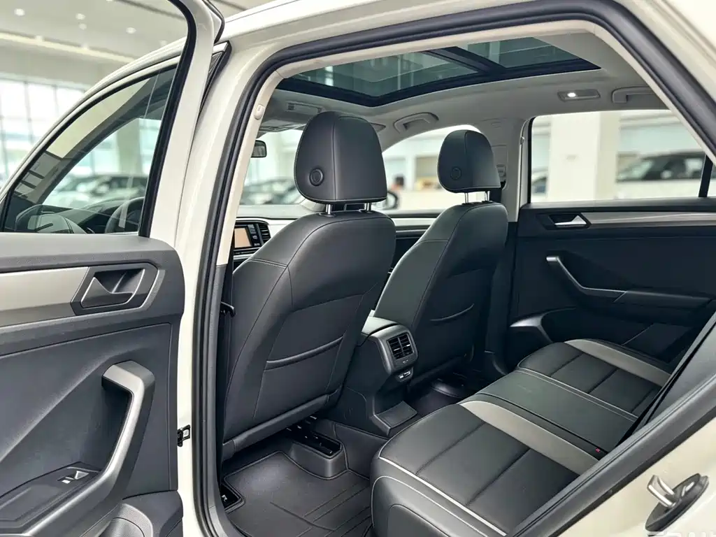 Volkswagen T-Roc — миниатюра 8