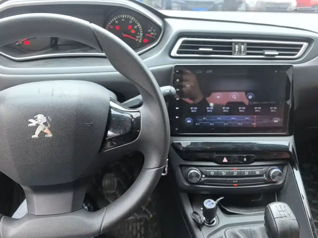 Peugeot 308 — миниатюра 10