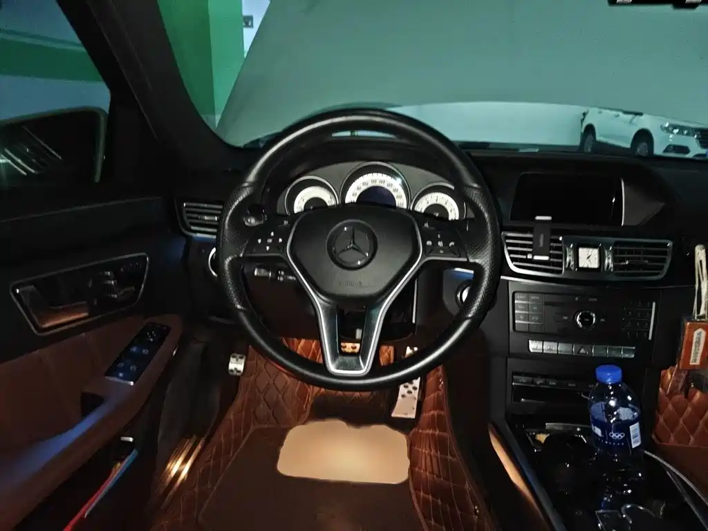 Mercedes-Benz E-Class — миниатюра 3