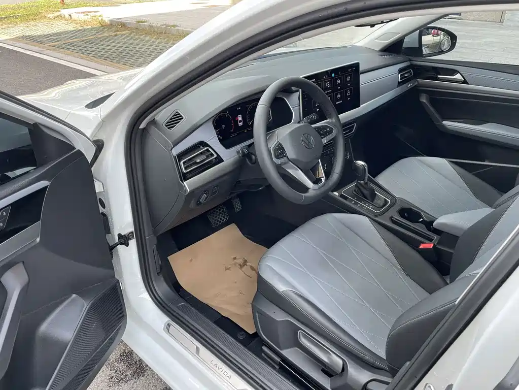 Volkswagen Lavida — миниатюра 4