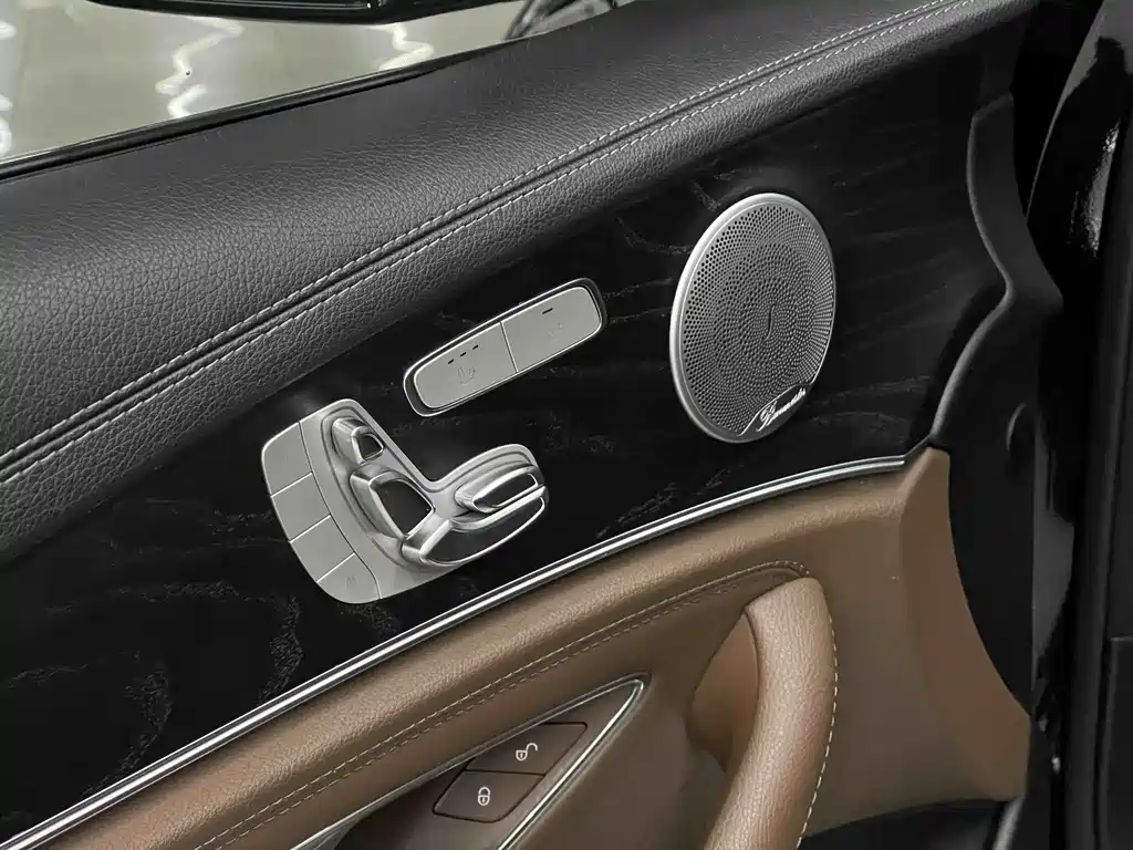 Mercedes-Benz E-Class — миниатюра 10