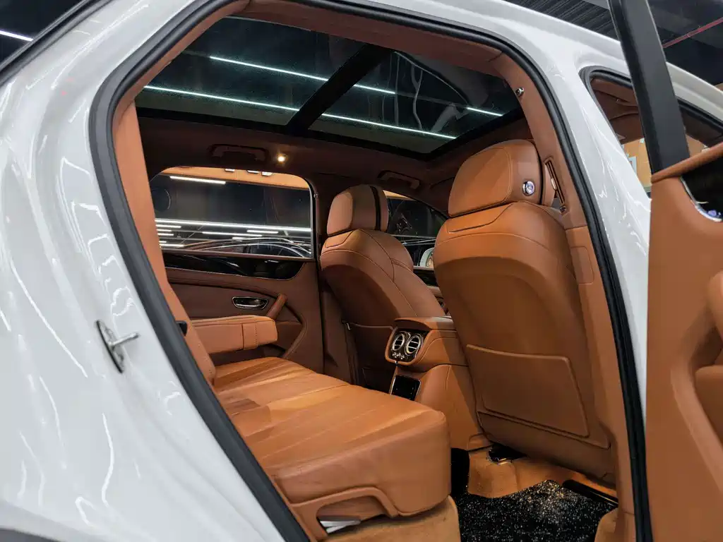 Bentley Bentayga — миниатюра 11