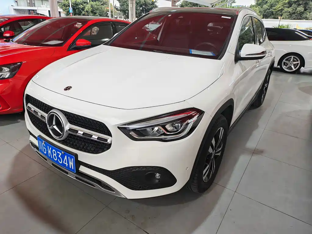 MERCEDES-BENZ GLA