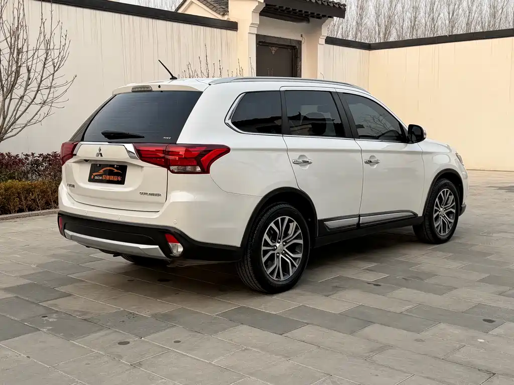 MITSUBISHI OUTLANDER