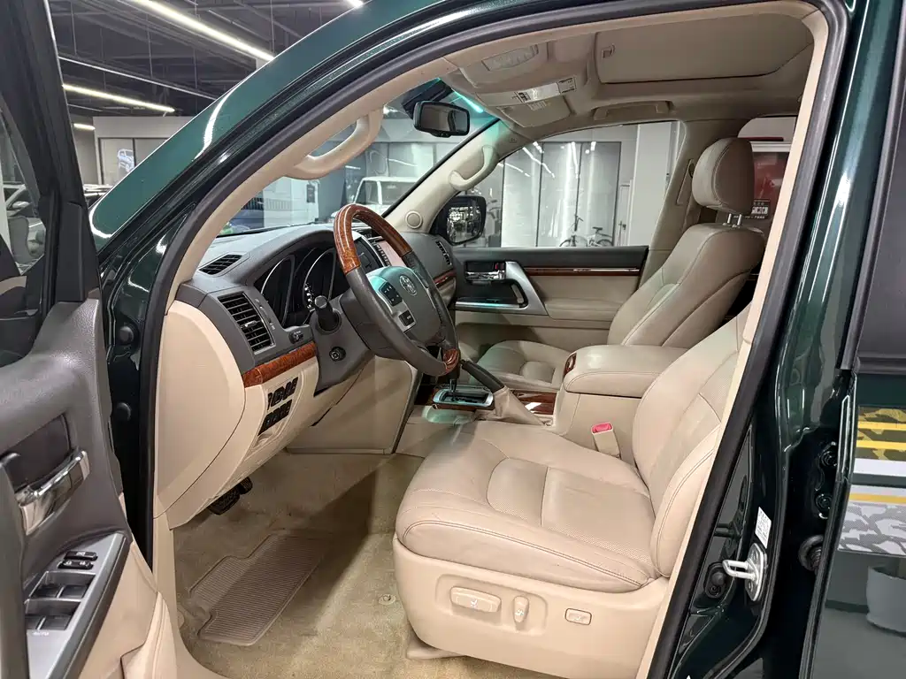 Toyota Land Cruiser 2012 4.6L AT VX-R
