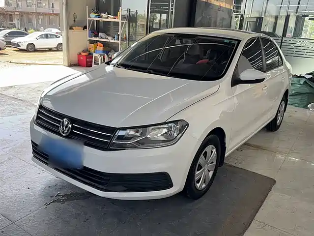 VOLKSWAGEN SANTANA 2017