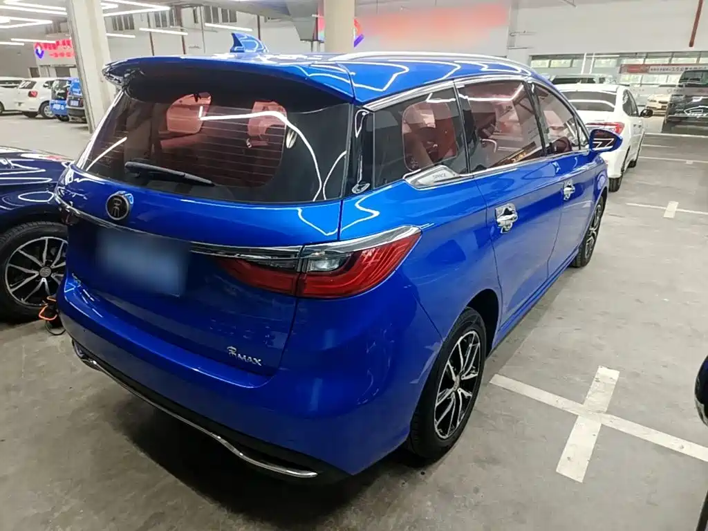 BYD MAX — миниатюра 7