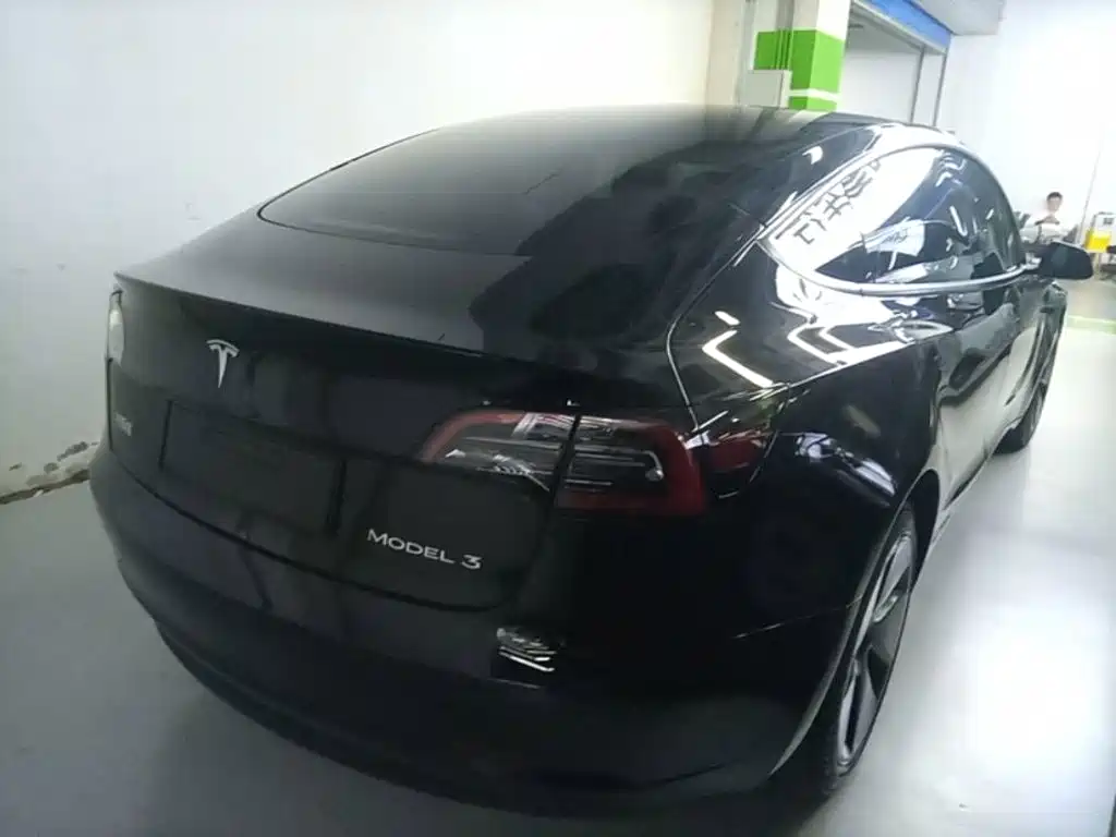 Tesla Model 3 — миниатюра 7