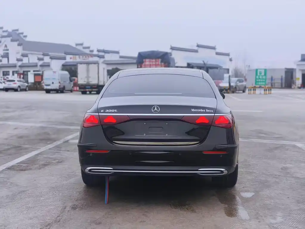 MERCEDES-BENZ E CLASS