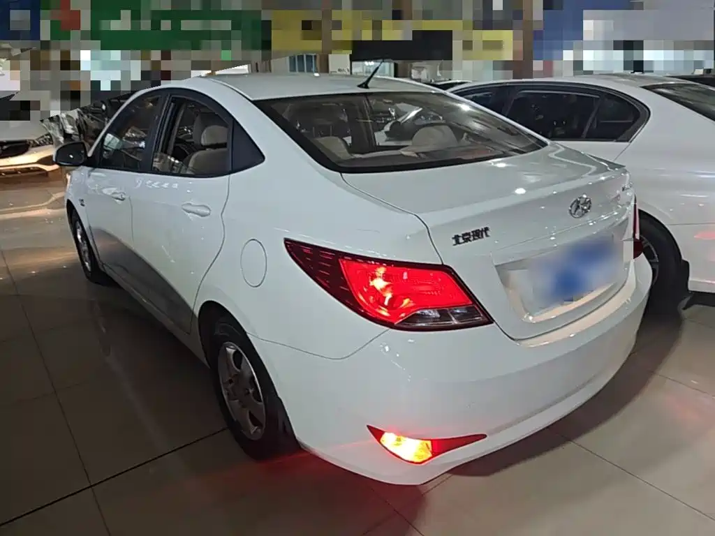 Hyundai Verna — миниатюра 5