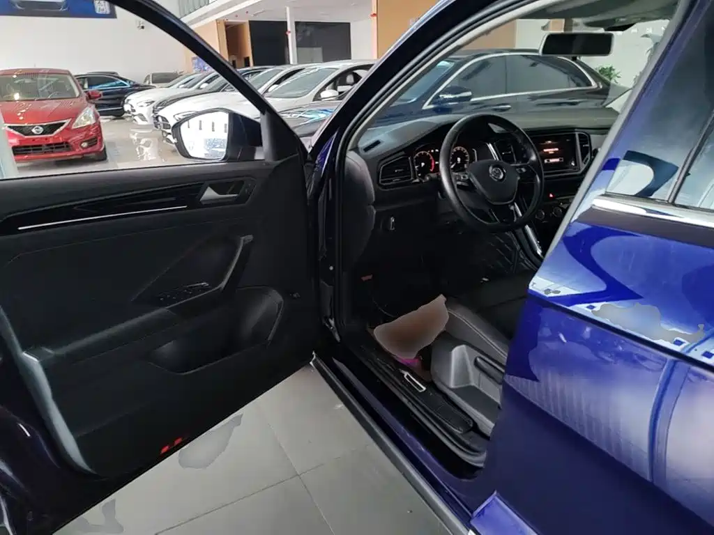 Volkswagen T-Roc — миниатюра 16