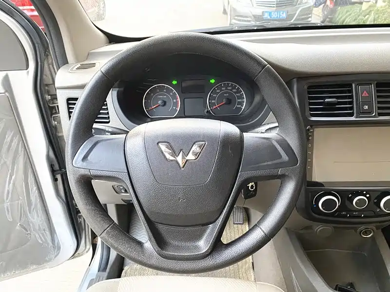 Wuling Rongguang V — миниатюра 9