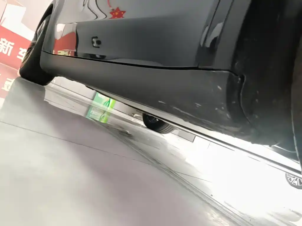 Tesla Model Y — миниатюра 21
