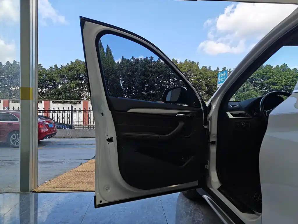 BMW X1 New Energy — миниатюра 7