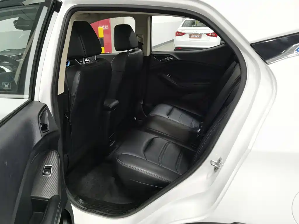 BYD Yuan EV — миниатюра 15