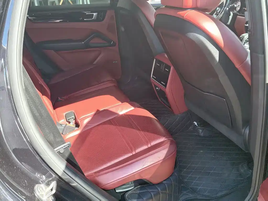 Porsche Cayenne — миниатюра 6
