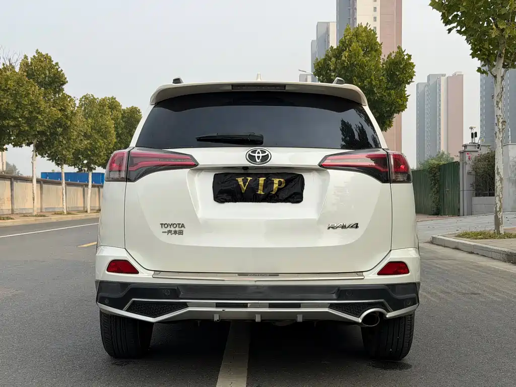 Toyota RAV4 — миниатюра 6