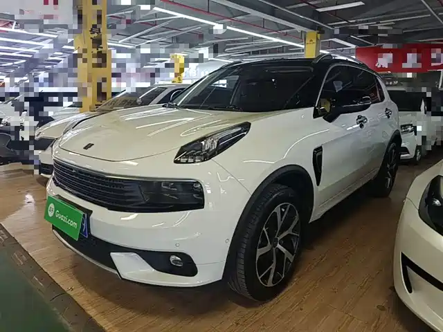 2019 Lynk & Co 01