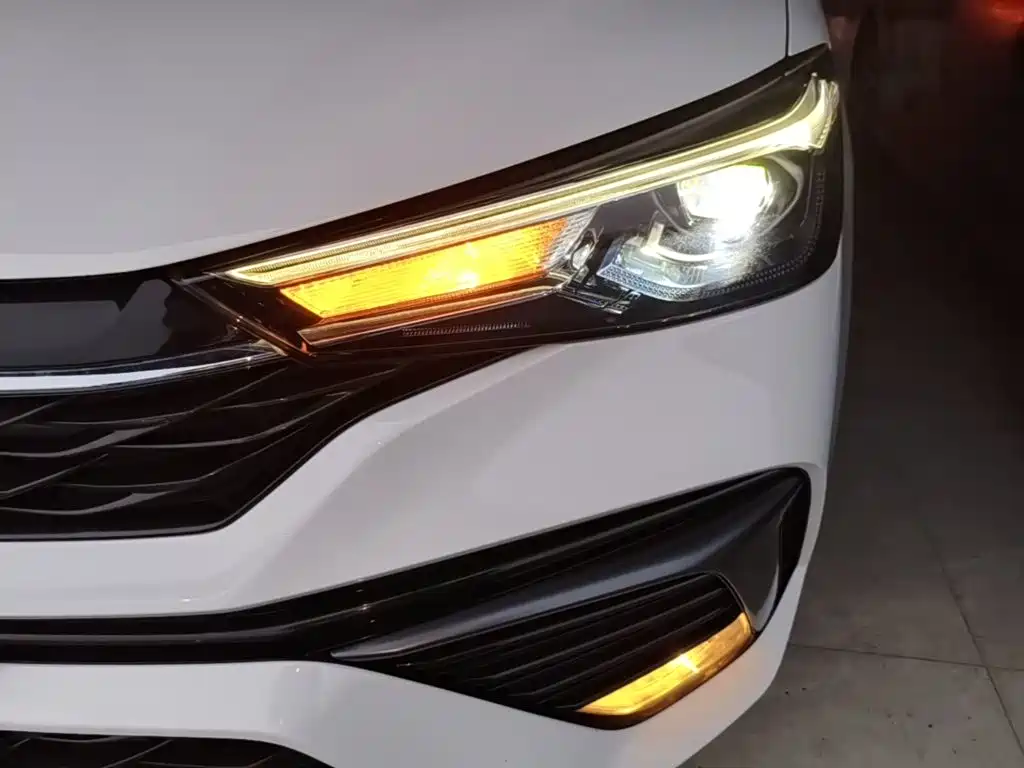 Roewe i5 — миниатюра 24