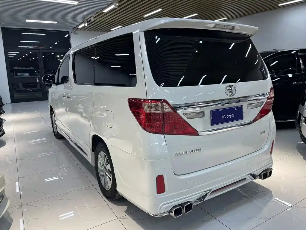 Toyota Alphard 2012 3.5L Luxury