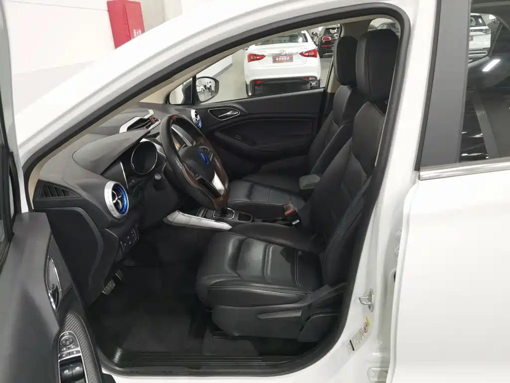 BYD Yuan EV — миниатюра 10