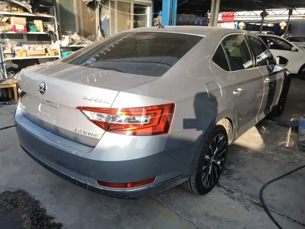 Skoda Superb — миниатюра 7