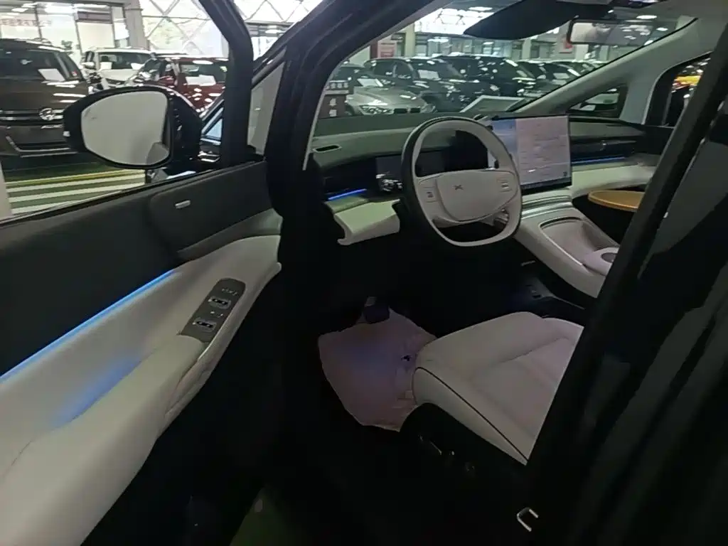 XPeng X9 — миниатюра 16