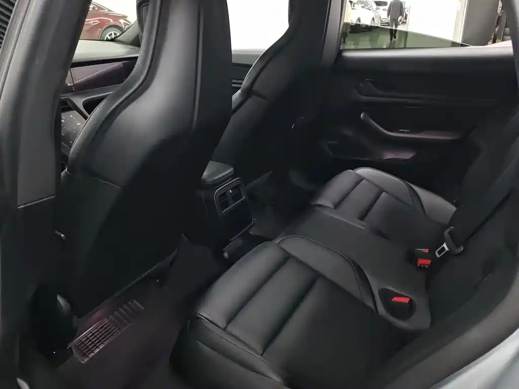 Porsche Taycan — миниатюра 8