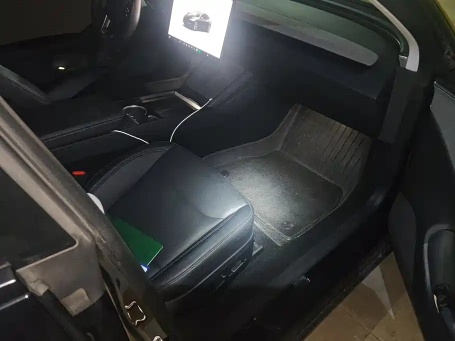 Tesla Model 3 — миниатюра 8
