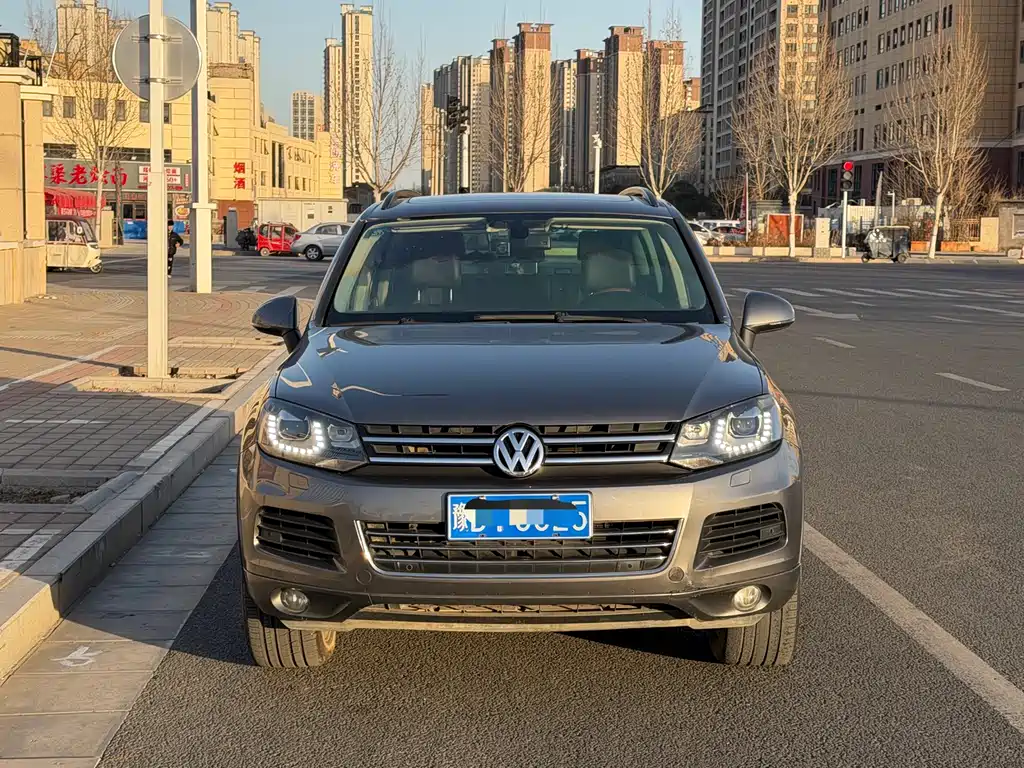 VOLKSWAGEN TOUAREG