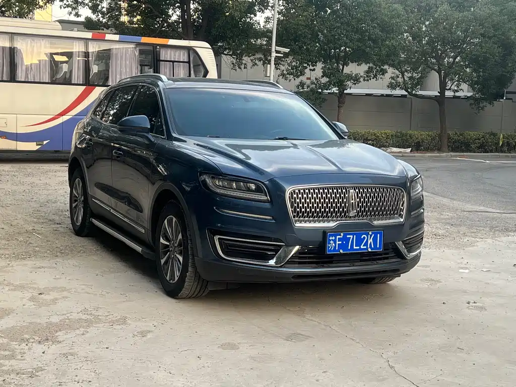 LINCOLN NAVIGATOR (IMPORT)