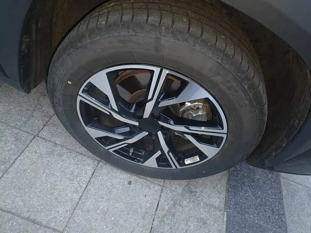 Geely Boyue L — миниатюра 24