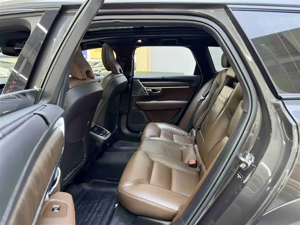 Volvo V90 2022 Cross Country B5 AWD