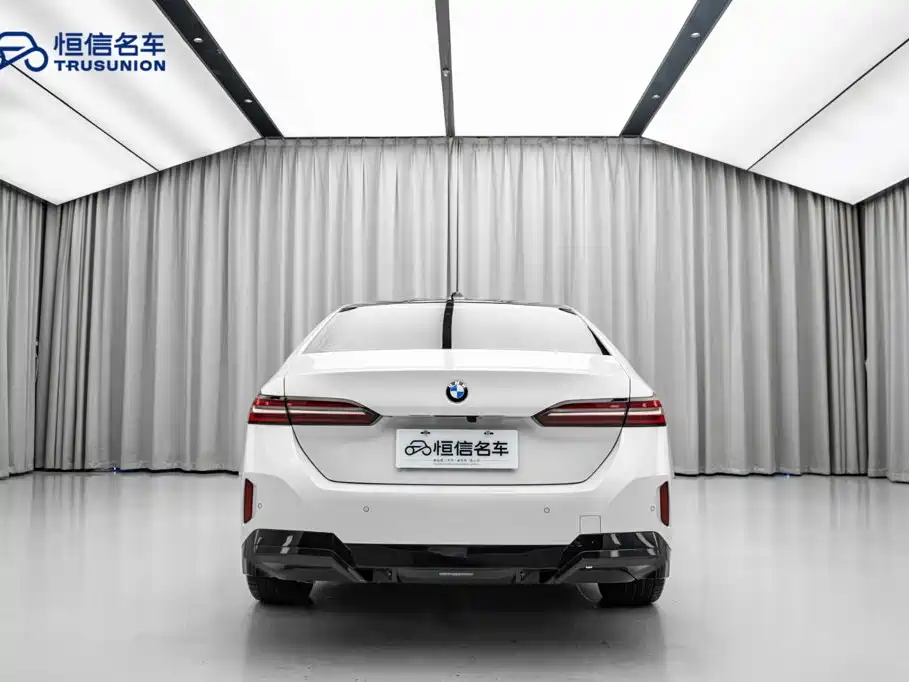 BMW 5 Series — миниатюра 10