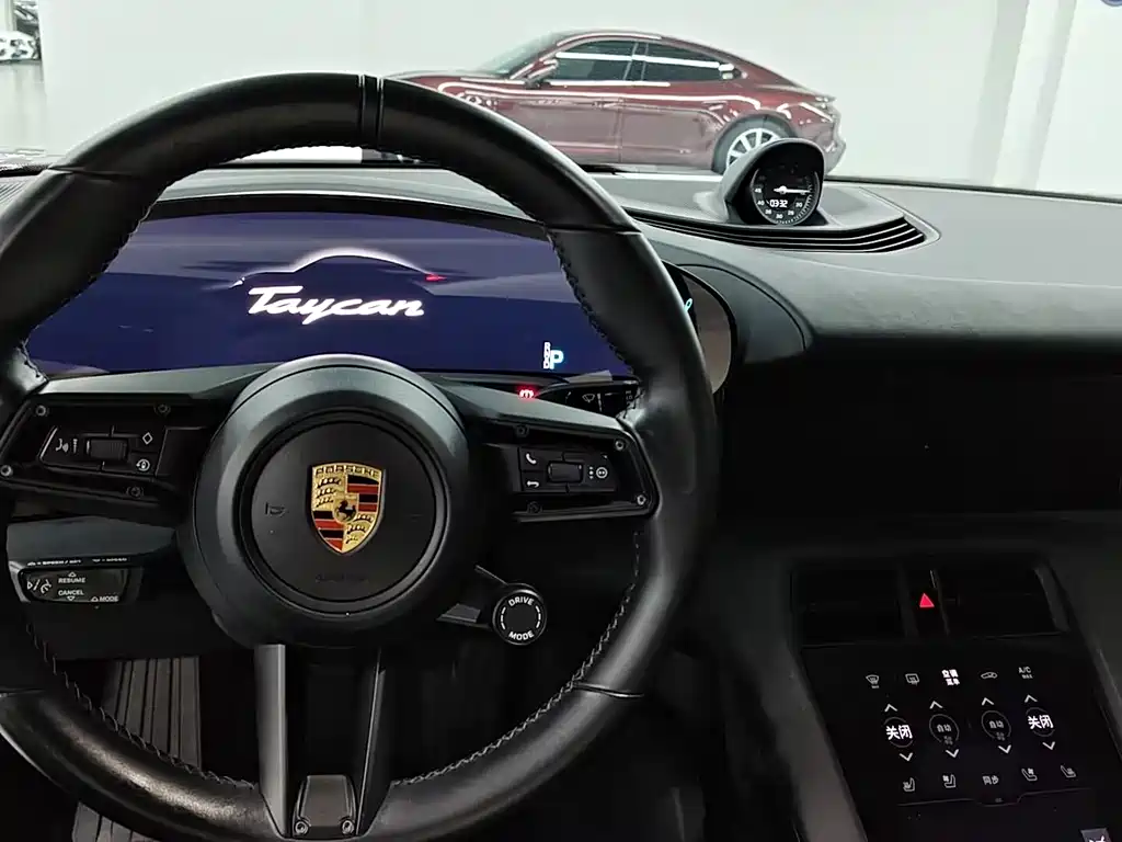 Porsche Taycan — миниатюра 5